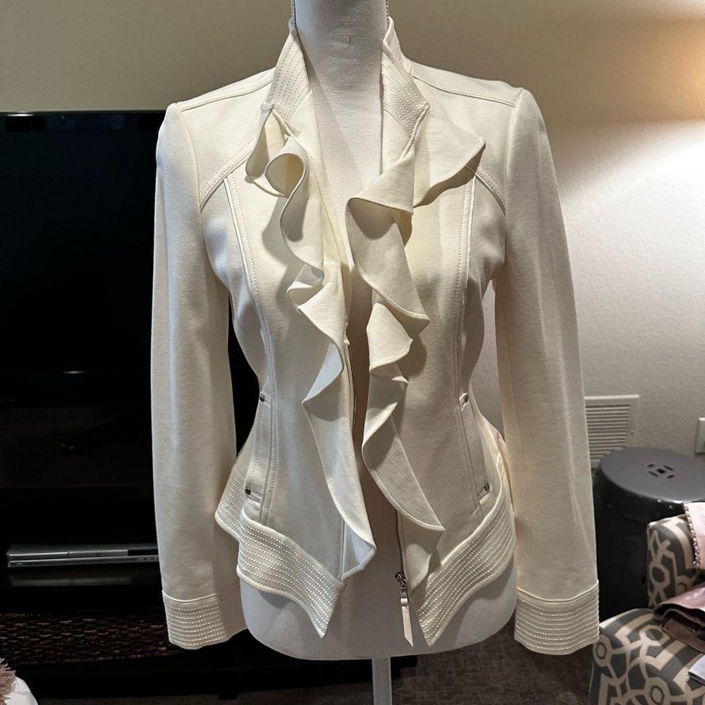 Ladies Size 6 cream colored lightweight jacket